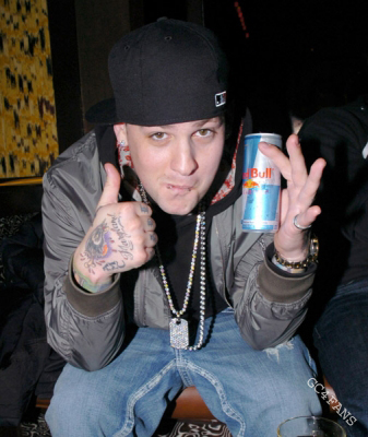 http://goodcharlotte4fans.narod.ru/ben16/images/5333.jpg